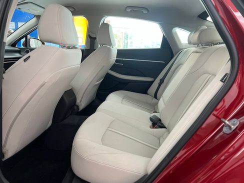 Used 2025 Hyundai Sonata SEL AWD/4WD image 15