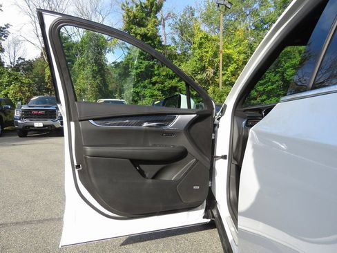 Used 2022 Cadillac XT6 Premium Luxury image 10