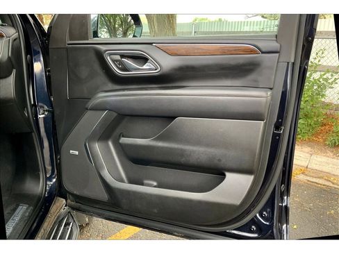 Used 2023 Chevrolet Suburban Premier image 24