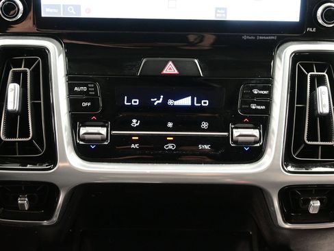 Used 2023 Kia Sorento SX FWD image 22