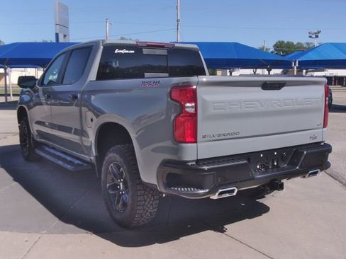 Used 2024 Chevrolet Silverado 1500 LT Trail Boss w/ LT Trail Boss Premium Package AWD/4WD image 18