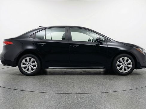 Used 2025 Toyota Corolla LE image 11