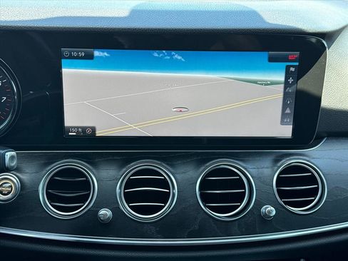Used 2017 Mercedes-Benz E 300 4MATIC image 18