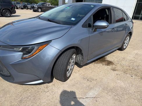Used 2022 Toyota Corolla LE FWD image 1