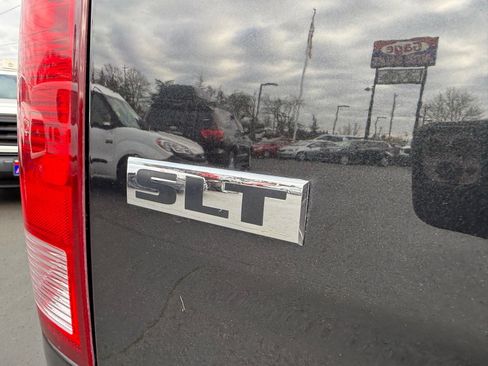 Used 2017 RAM 1500 Classic SLT image 4