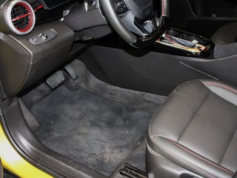 Used 2025 Chevrolet Trax RS w/ Driver Confidence Package image 37