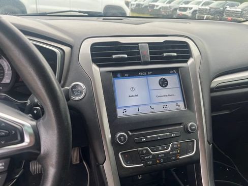 Used 2017 Ford Fusion SE w/ Equipment Group 201A FWD image 13