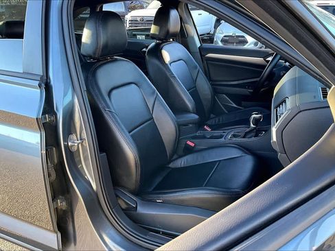 Used 2023 Volkswagen Jetta Sport image 8