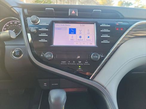 Certified 2018 Toyota Camry XLE image 28