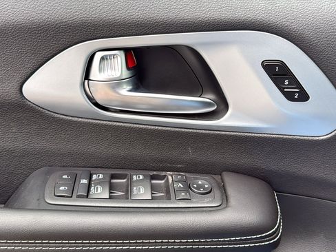 New 2026 Chrysler Pacifica Limited image 14