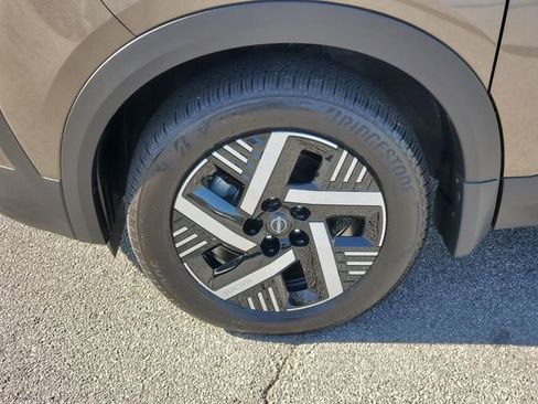 Certified 2025 Nissan Kicks SV image 10