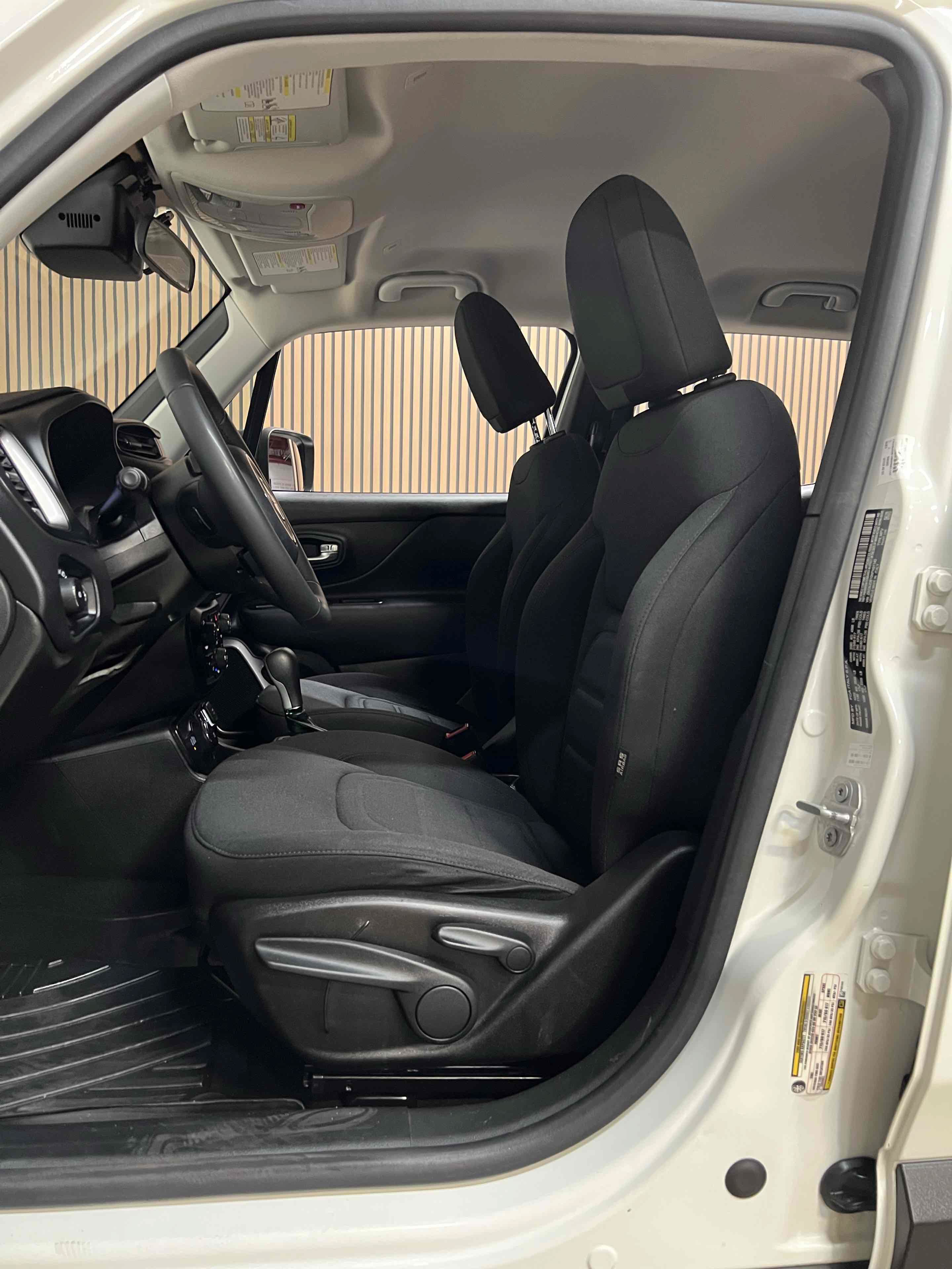 Used 2022 Jeep Renegade Latitude AWD/4WD image 76