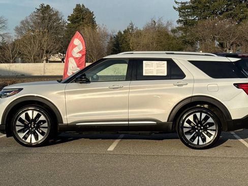 Used 2025 Ford Explorer Platinum w/ LUX Leather Package image 7