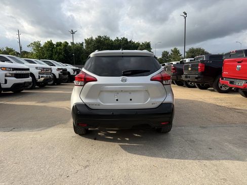 Used 2020 Nissan Kicks SV FWD image 36