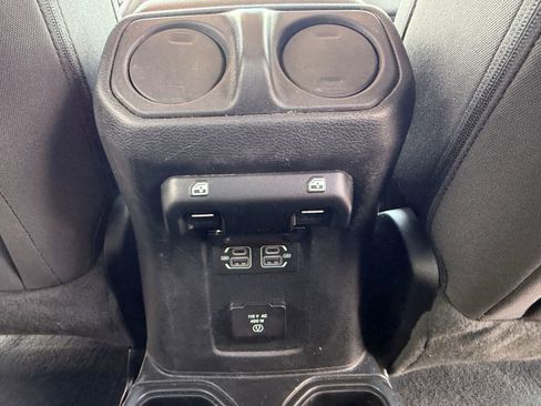 Used 2023 Jeep Gladiator Overland image 20