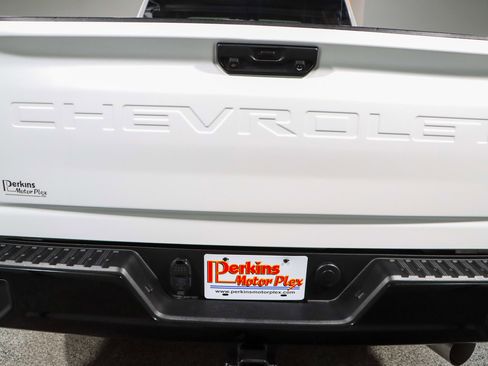 Used 2023 Chevrolet Silverado 2500 Custom w/ Custom Value Package image 8