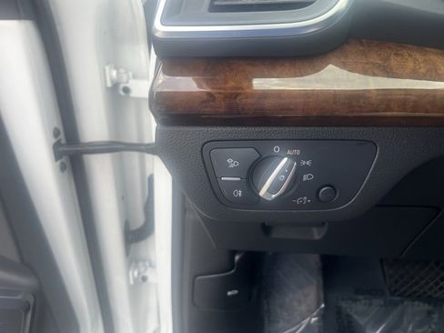 Used 2020 Audi Q5 2.0T Premium w/ Convenience Package image 19