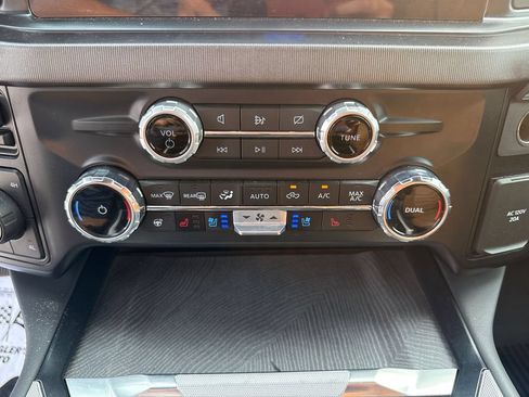 Used 2023 Ford F250 Platinum AWD/4WD image 21