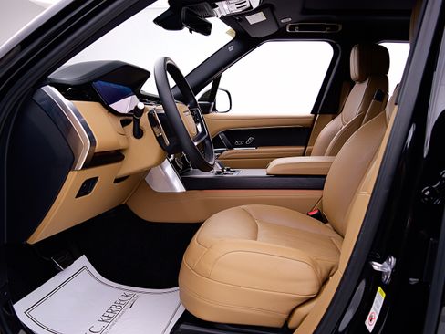 Used 2023 Land Rover Range Rover SE image 32