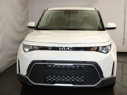Used 2025 Kia Soul LX FWD image 3