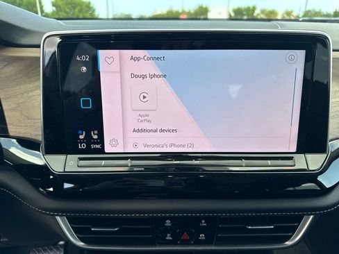 Used 2024 Volkswagen Atlas SE w/ Panoramic Sunroof Package FWD image 12