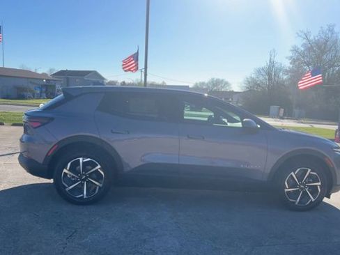 New 2026 Chevrolet Equinox EV LT image 9