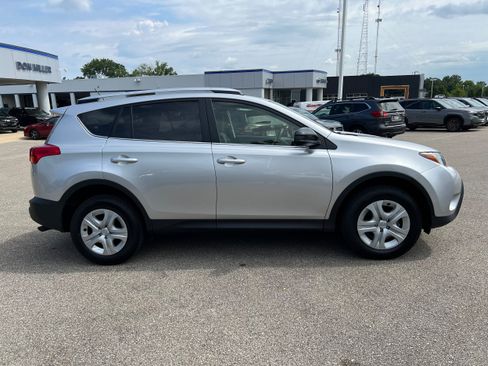 Used 2015 Toyota RAV4 LE AWD/4WD image 8