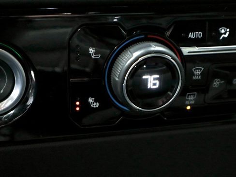 Used 2023 Chevrolet Silverado 1500 LT image 4