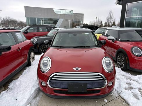 Used 2015 MINI Cooper 4-Door Hardtop image 2