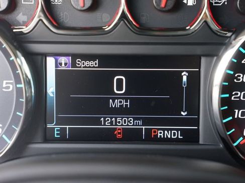 Used 2018 Chevrolet Suburban LT RWD image 27