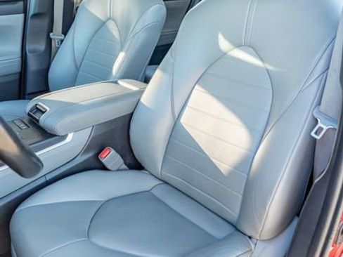 Used 2022 Toyota Highlander XLE image 19