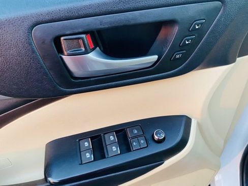 Used 2016 Toyota Highlander Limited Platinum image 29