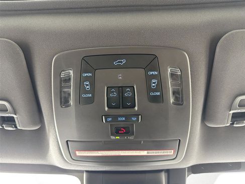 Certified 2021 Toyota Sienna Platinum image 24