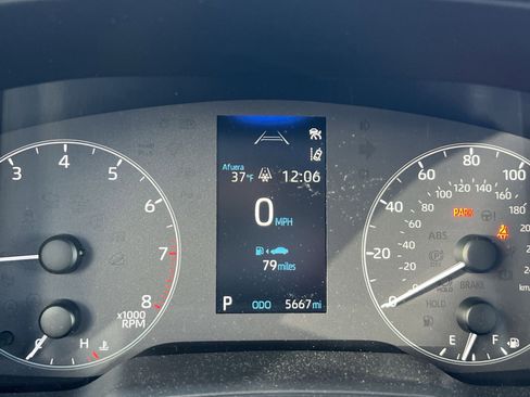 Used 2025 Toyota Corolla Cross L image 16