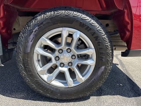 Certified 2023 Chevrolet Silverado 1500 LT w/ Z71 Off-Road Package AWD/4WD image 18