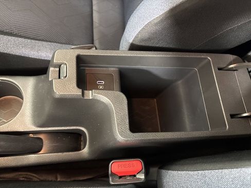 Used 2025 Nissan Versa SV w/ Trunk Package FWD image 37
