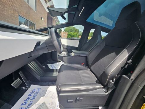 Used 2024 Tesla Cybertruck AWD Crew Cab image 37