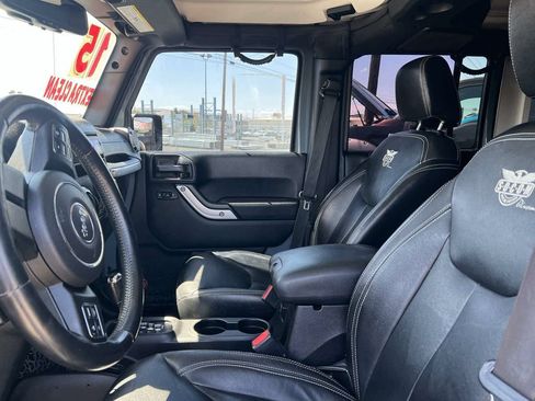 Used 2015 Jeep Wrangler Unlimited Sahara w/ Connectivity Group AWD/4WD image 10