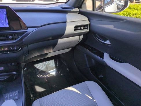 Used 2024 Lexus UX 250h 250h Premium image 17