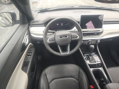 Used 2025 Jeep Compass Limited w/ Elite Group AWD/4WD image 27
