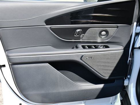 New 2026 Lincoln Nautilus Reserve AWD/4WD image 25