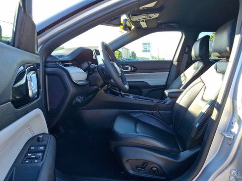 Certified 2025 Jeep Compass Limited AWD/4WD image 14