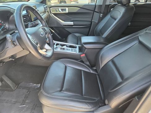Used 2023 Ford Explorer XLT w/ Equipment Group 202A RWD image 17