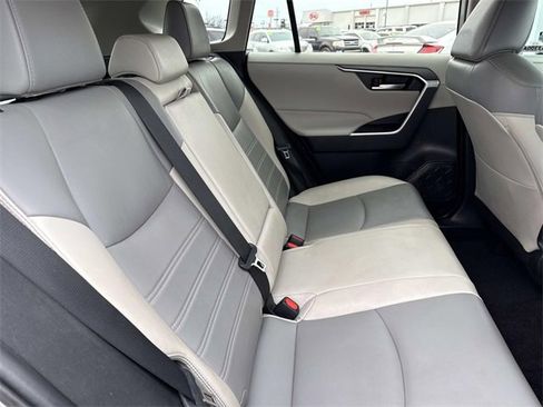 Used 2021 Toyota RAV4 XLE Premium image 22
