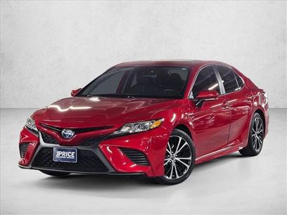 Used 2019 Toyota Camry SE w/ Sunroof Package