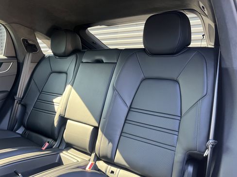 Certified 2025 Porsche Cayenne Turbo GT image 37