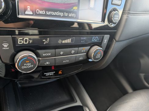 Used 2017 Nissan Rogue SL AWD/4WD image 31