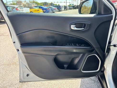 Used 2018 Jeep Compass Sport FWD image 11