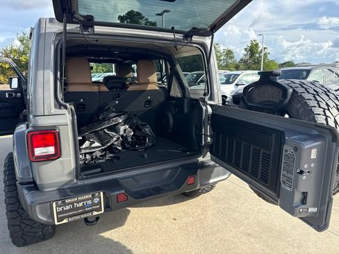Used 2023 Jeep Wrangler Unlimited Sahara w/ Cold Weather Group AWD/4WD image 23