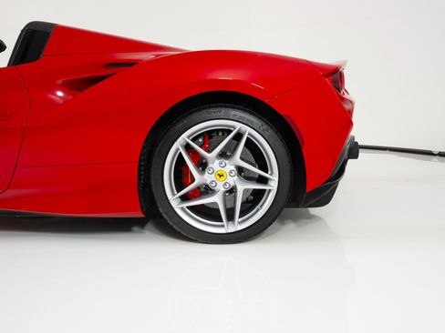 Used 2021 Ferrari F8 Tributo image 13